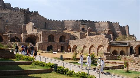 Golconda Fort: Kivinen Kertomus Aikojen Takaa ja Kuohuva Historia Intian Sydämessä!