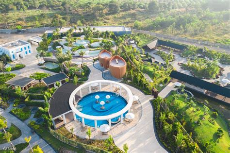  Binh Chau Hot Springs: Helliä ja Hoivaa Vietnamin Sydämessä!