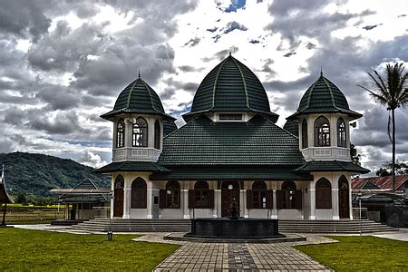  Entu-Hakim-Masjidin vanhat salaisuudet: Tutustu uskonnollisen arkkitehtuurin ihmeeseen!