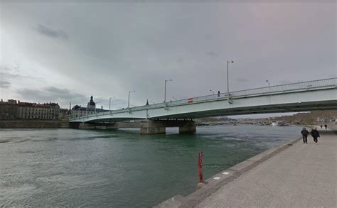  Le Pont de la Guillotière: Arkkitehtuurinen ihme ja historiallisen Rhônejoen silta!