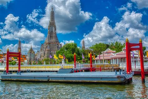 Wat Arun: Majesteettinen Temppelitaide ja Loistelias Näkymä Chao Phraya -joelle!